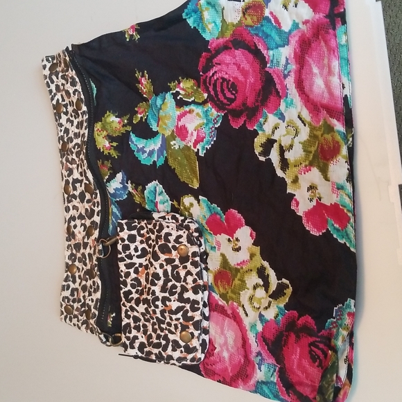 floral reversible adjustable skirt with small bag - Picture 4 of 12